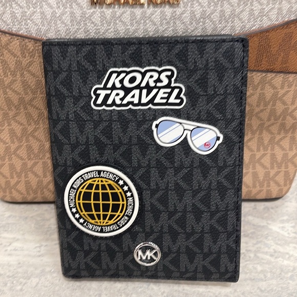 Michael Kors Jet Set Travel Md Embellished Signature Logo Passport Case
Black - Picture 5 of 16